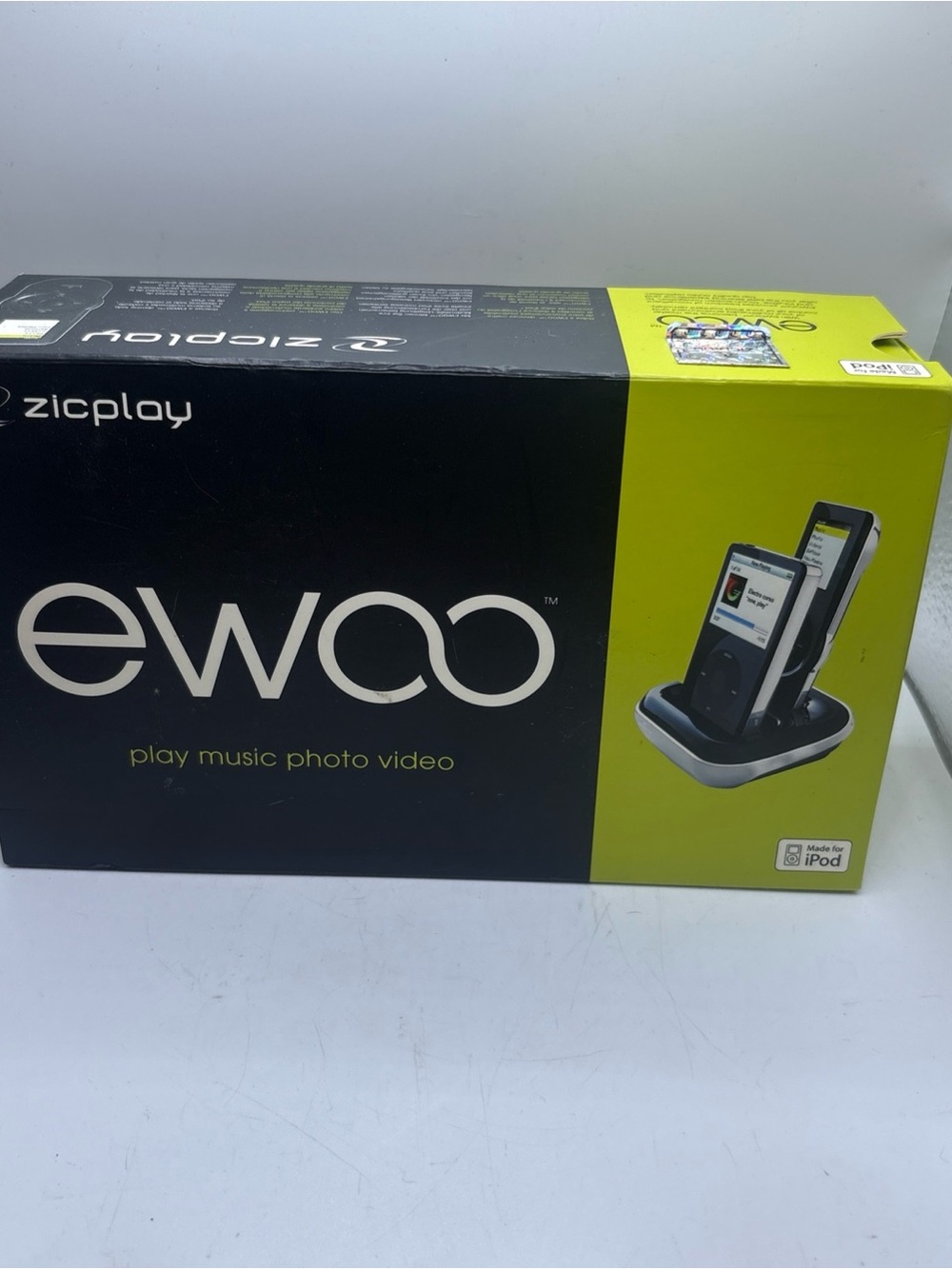 zicplay eWoo Remote + A/V Dock for iPod Black Model ZP-EWOO-BUNDLE-US/BK